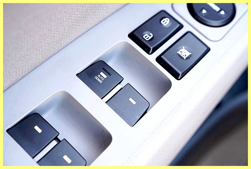 Hyundai Elantra, Renault Megane, Toyota Corolla - сравнение